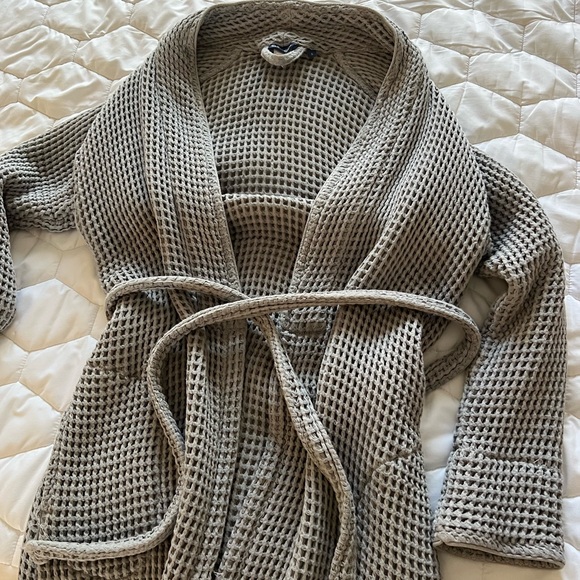 Brooklinen Dreamweave Waffle Robe - Picture 2 of 3